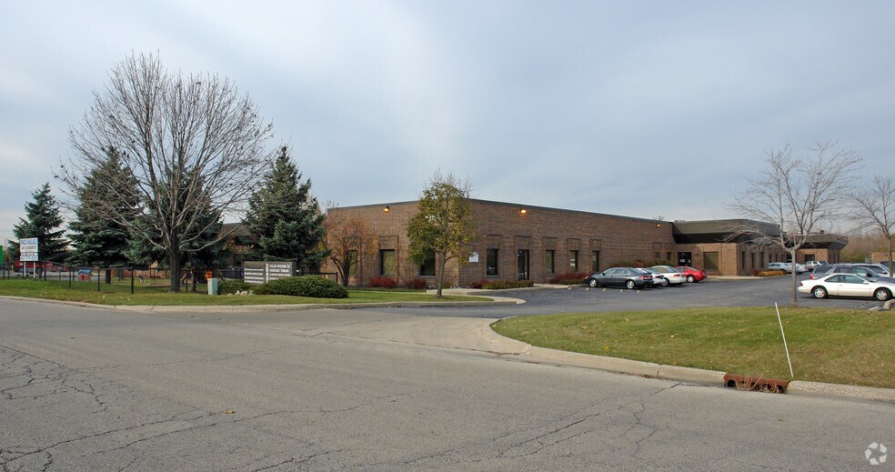 28457 Ballard Dr, Lake Forest, IL à louer - Photo de l’immeuble – Image 1 sur 40