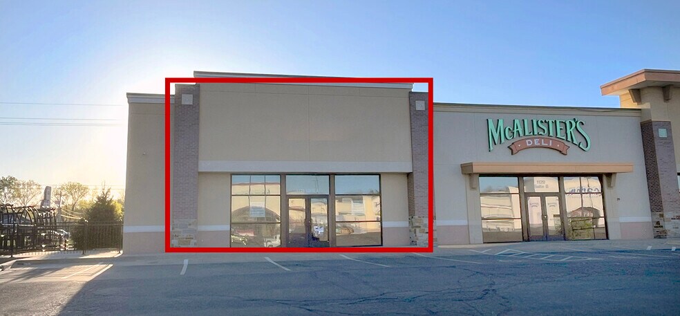 1129 SW Wanamaker Rd, Topeka, KS à louer - Photo principale – Image 1 sur 5