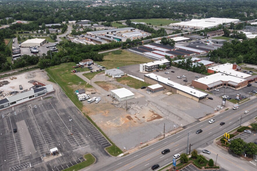 408 W Main St, Hendersonville, TN à louer - Photo de l’immeuble – Image 3 sur 3