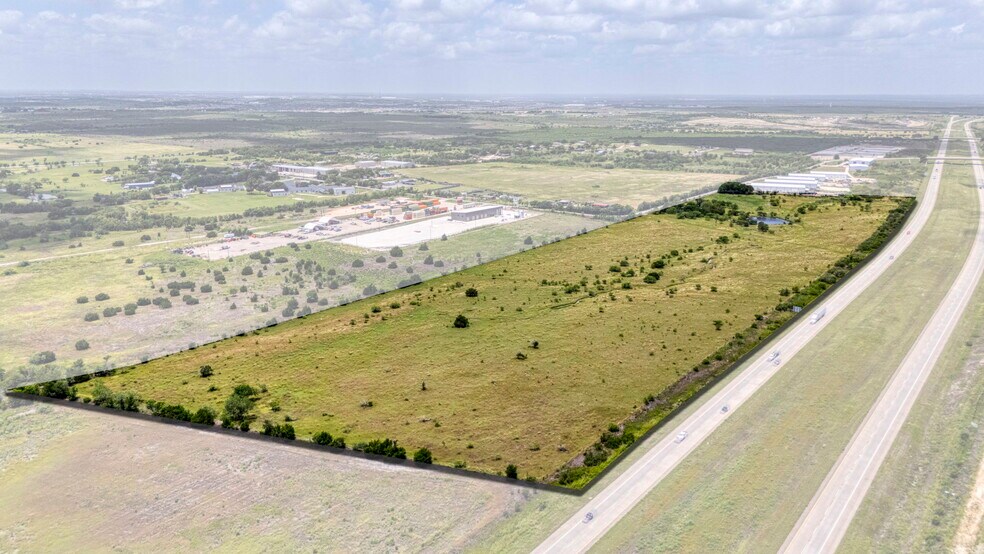 12991 Wright Rd, Creedmoor, TX à vendre - Photo de l’immeuble – Image 1 sur 8