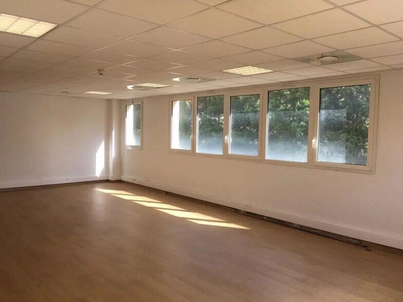 Bureau dans Mougins à louer - Photo de l’immeuble – Image 1 sur 5