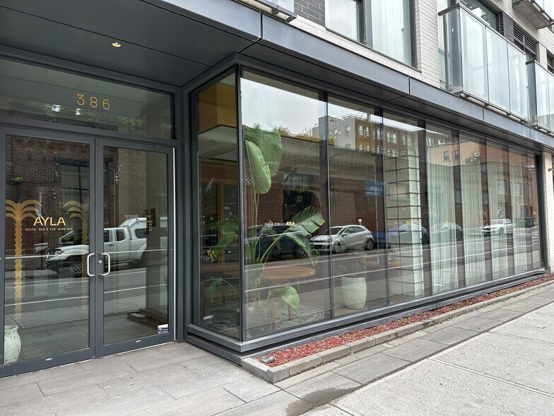 382-400 Rue Richmond, Montréal, QC à louer - Photo de l’immeuble – Image 3 sur 10