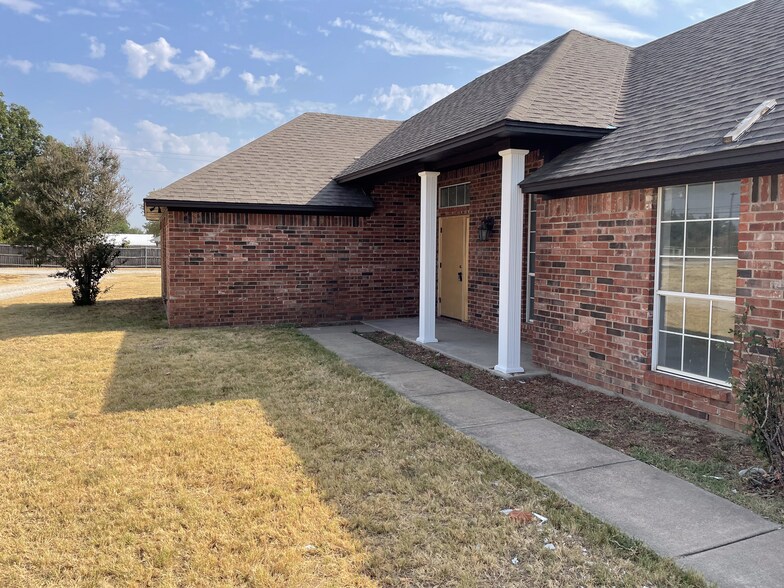 4310 US-377, Aubrey, TX à louer - Photo de l’immeuble – Image 3 sur 14