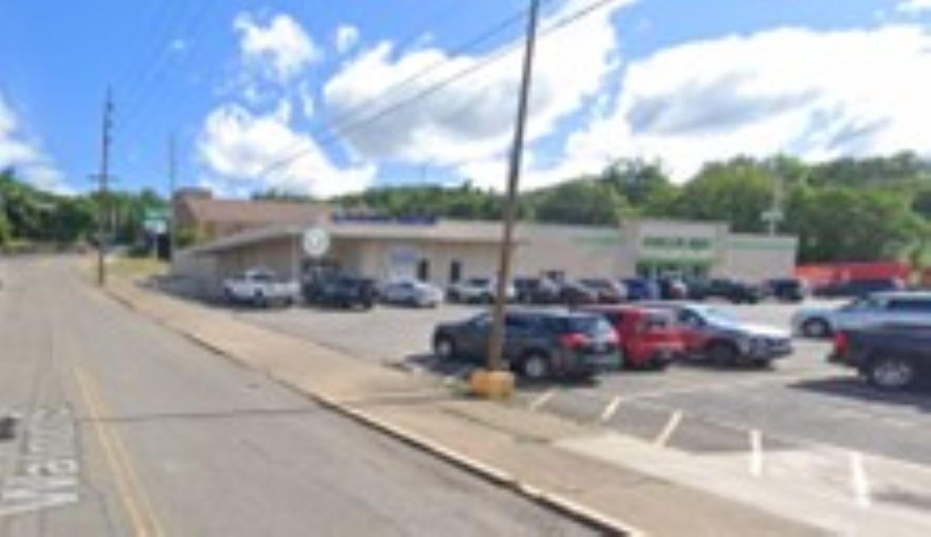 658 Walnut St, East Liverpool, OH à louer Photo de l’immeuble– Image 1 sur 3