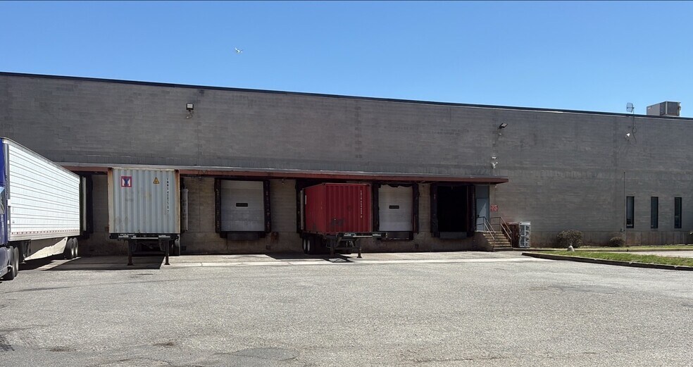 110 Newfield Ave, Edison, NJ à louer - Photo de l’immeuble – Image 3 sur 7