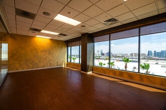 4560 S Decatur Blvd, Las Vegas, NV à louer Photo intérieure– Image 2 sur 23