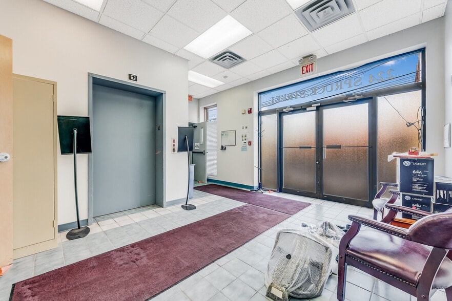 224 Spruce St, Morgantown, WV à vendre - Photo intérieure – Image 3 sur 42