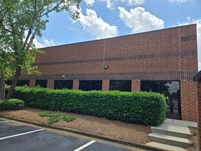 1803 Associates Ln, Charlotte, NC à louer Photo intérieure– Image 2 sur 7