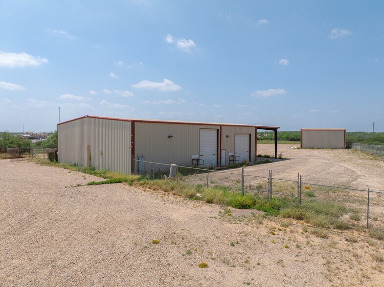 3661 Fm 468, Cotulla, TX à vendre - Photo de l’immeuble – Image 2 sur 11