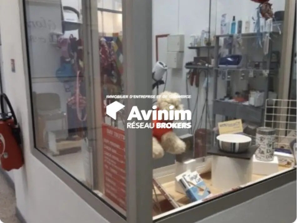 Local commercial dans Antibes à vendre Photo de l’immeuble– Image 1 sur 2