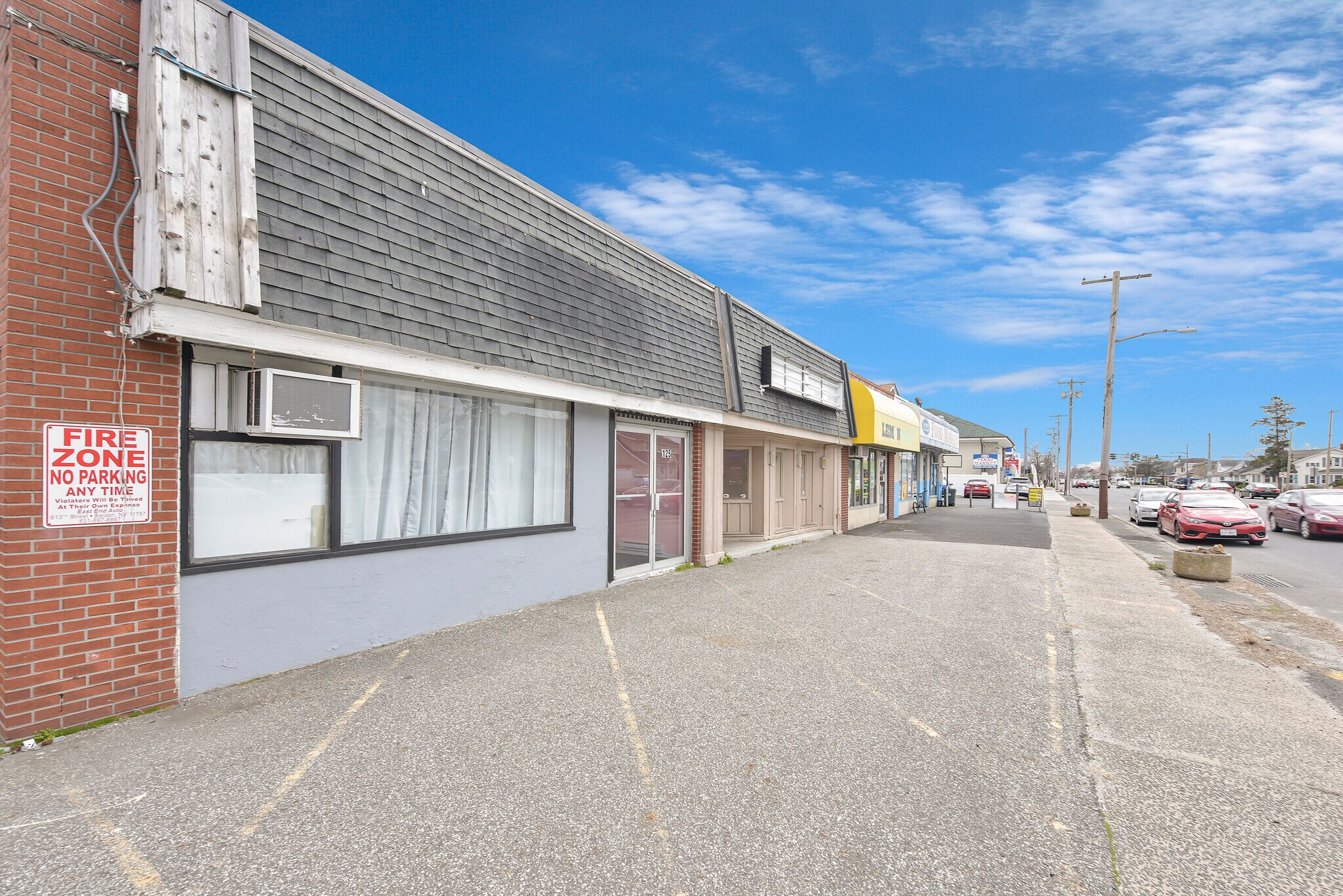 125 Medford Ave, Patchogue, NY à louer Photo de l’immeuble– Image 1 sur 17