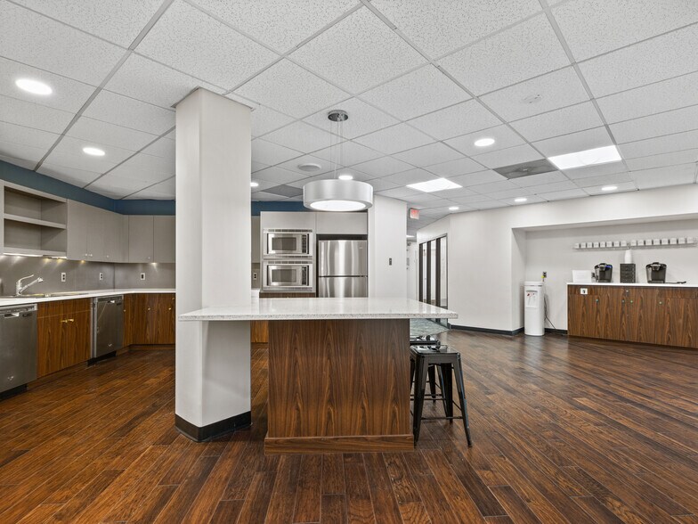 888 Worcester St, Wellesley, MA à louer - Photo intérieure – Image 2 sur 13