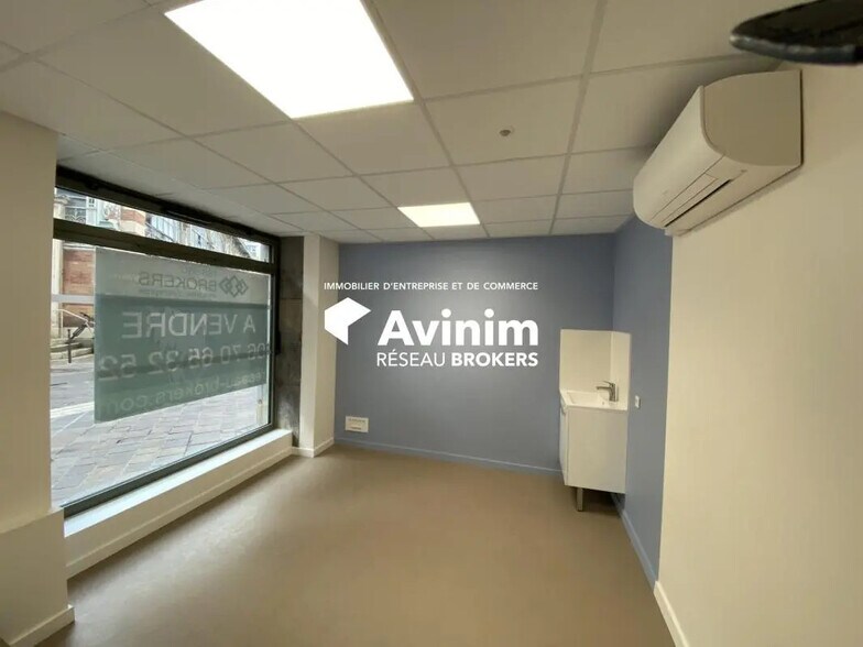 Local commercial dans Grenoble à vendre - Photo de l’immeuble – Image 2 sur 25