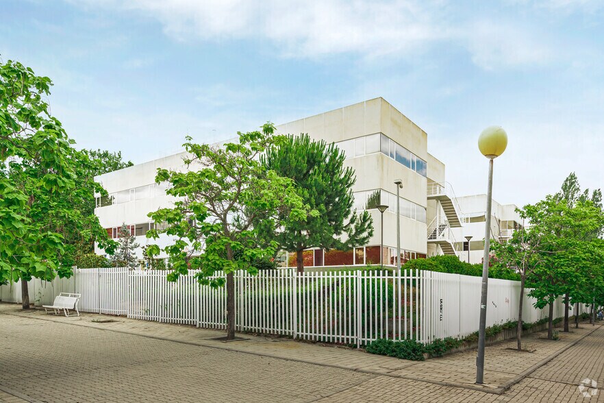 Ronda Poniente, 2, Tres Cantos, Madrid à louer - Photo principale – Image 1 sur 5
