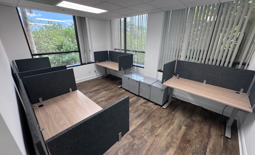 819 SW Federal Hwy, Stuart, FL à louer - Photo de l’immeuble – Image 3 sur 8