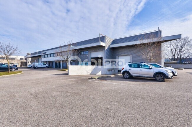 Plus de détails pour 151 B Route De Grenoble, Saint-Priest - Local d'activités à louer