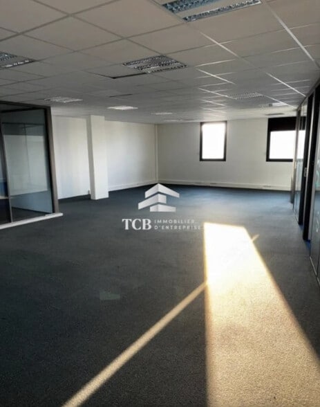 Bureau dans Saint-Herblain à vendre - Photo de l’immeuble – Image 2 sur 7