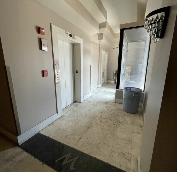 111 Woodward Ct, South Bend, IN à louer - Hall d’entrée – Image 3 sur 7
