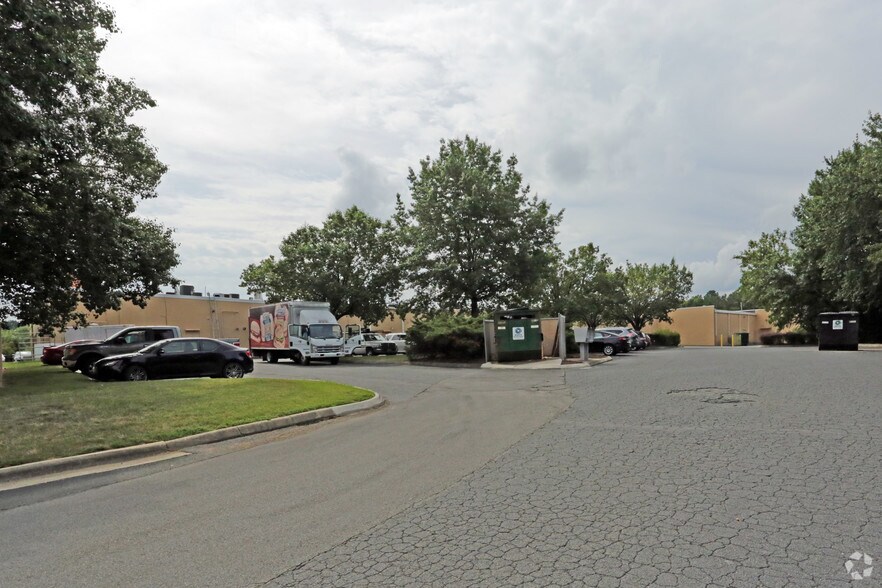 4900 NC-55 Hwy, Durham, NC à louer - Photo de l’immeuble – Image 2 sur 11