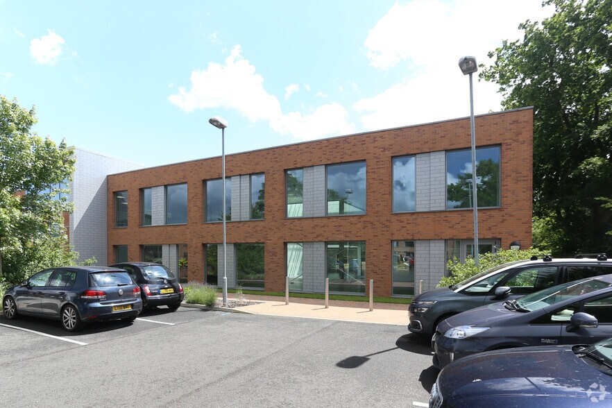 Randalls Way, Leatherhead à louer - Photo de l’immeuble – Image 2 sur 2