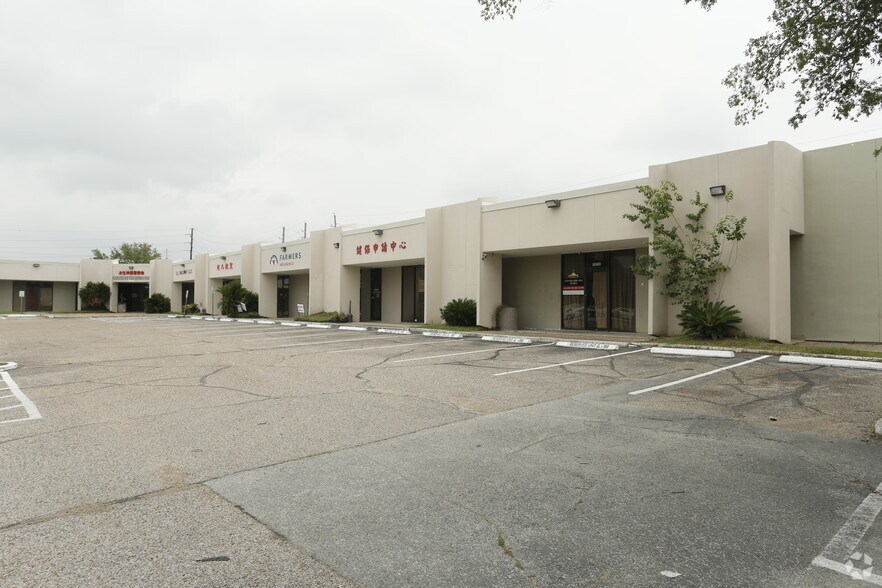 5855 Sovereign Dr, Houston, TX à louer - Photo principale – Image 1 sur 41