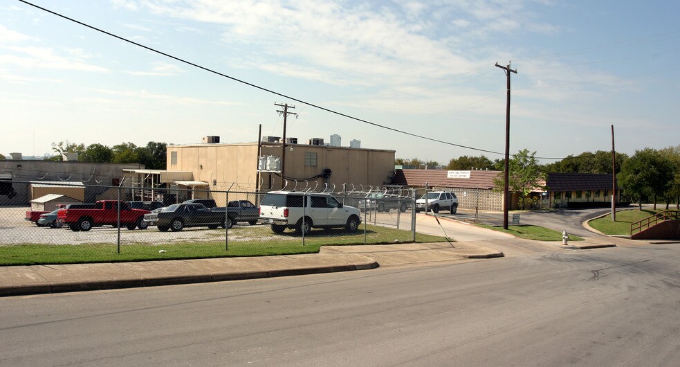 2300 Race St, Fort Worth, TX à louer - Photo de l’immeuble – Image 3 sur 12