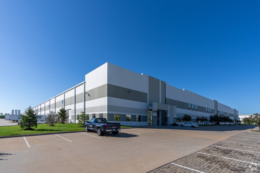 6102-6122 Aviator Dr, Hazelwood, MO à louer - Photo de l’immeuble – Image 1 sur 2