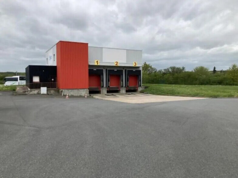 Local d’activités dans Saint-Firmin-des-Prés à louer - Photo de l’immeuble – Image 2 sur 16
