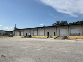 5042 W Highway 40, Ocala, FL à louer Photo de l’immeuble– Image 2 sur 10