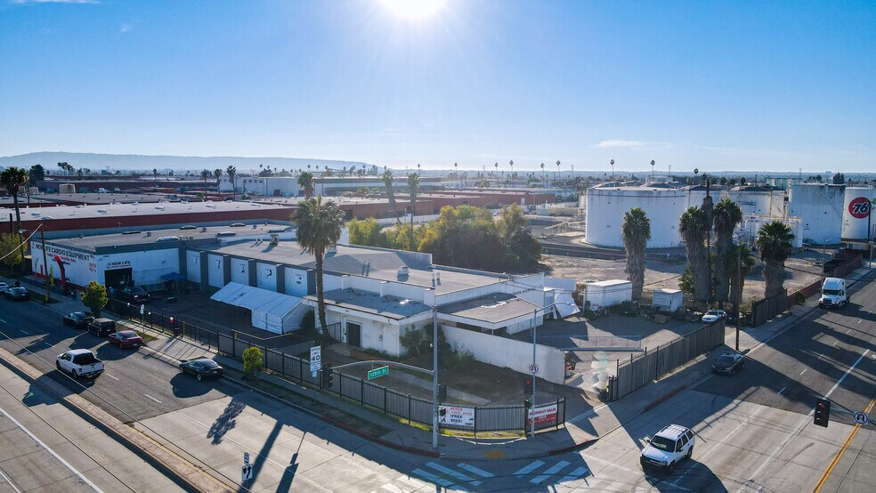 13501 S Main St, Los Angeles, CA à vendre - Photo de l’immeuble – Image 1 sur 29