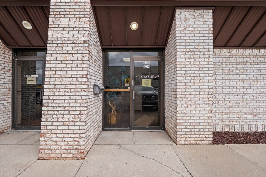 32301 Howard Ave, Madison Heights, MI à louer - Photo de l’immeuble – Image 2 sur 27