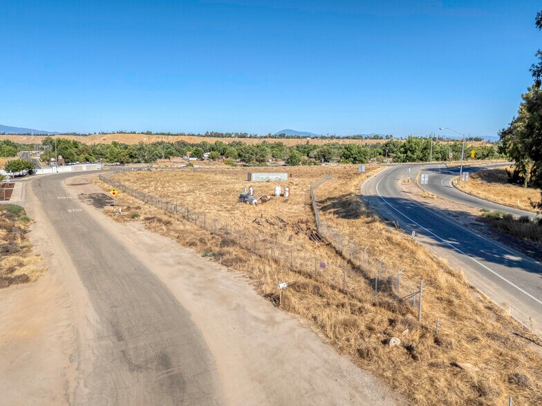 Angus Ln, Bakersfield, CA à vendre - Photo de l’immeuble – Image 2 sur 13