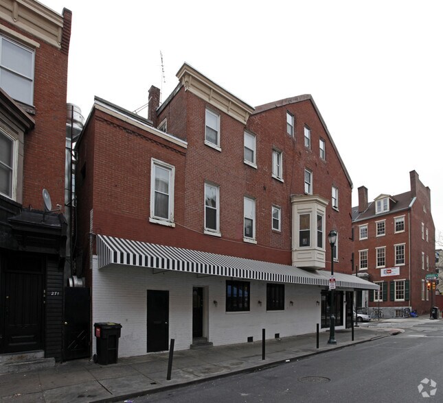 941 Spruce St, Philadelphia, PA à louer - Photo de l’immeuble – Image 2 sur 3