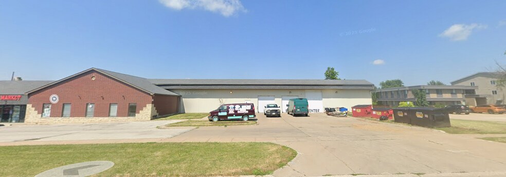 2401 2nd St, Coralville, IA à louer - Photo de l’immeuble – Image 1 sur 5