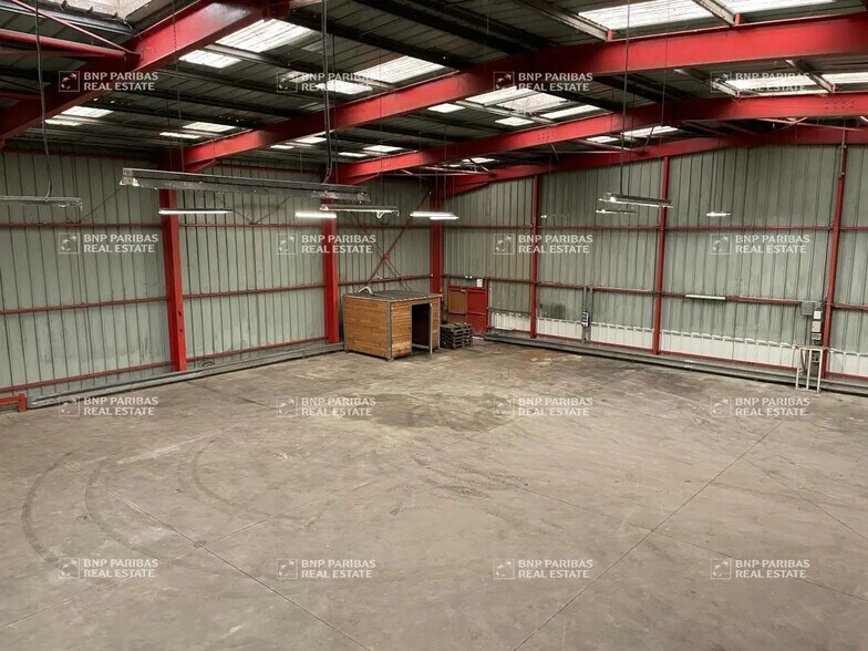 Local d'activités dans Bertrange à vendre - Photo de l’immeuble – Image 1 sur 17