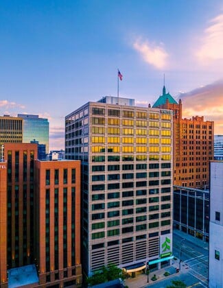 Plus de détails pour 250 E Wisconsin Ave, Milwaukee, WI - Bureau à louer