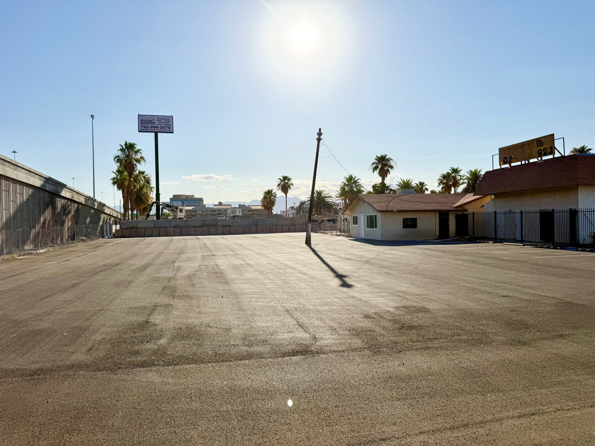 2039 W Bonanza Rd, Las Vegas, NV à louer Photo principale– Image 1 sur 21