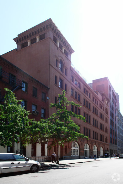 135 W 18th St, New York, NY à louer - Photo de l’immeuble – Image 3 sur 4