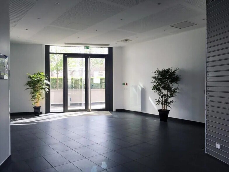 2 Rue Transversale, Gennevilliers à louer - Photo de l’immeuble – Image 2 sur 12