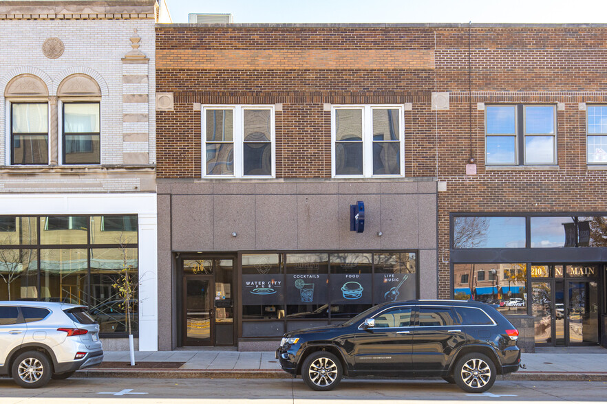 216 N Main St, Oshkosh, WI à vendre - Photo de l’immeuble – Image 1 sur 15