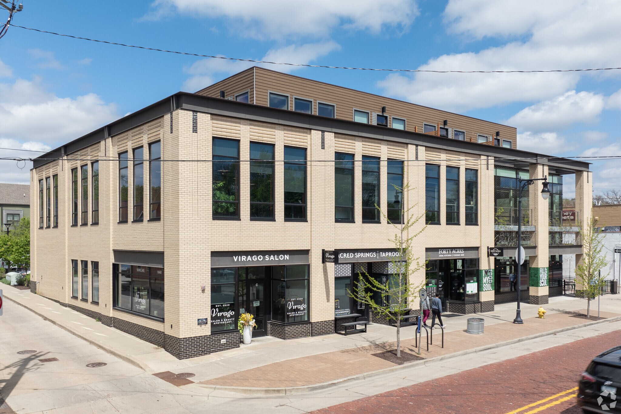 1059 Wealthy St SE, Grand Rapids, MI à louer Photo principale– Image 1 sur 15