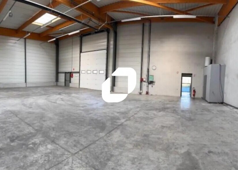 Bureau dans La Verpillière à louer - Photo de l’immeuble – Image 3 sur 95