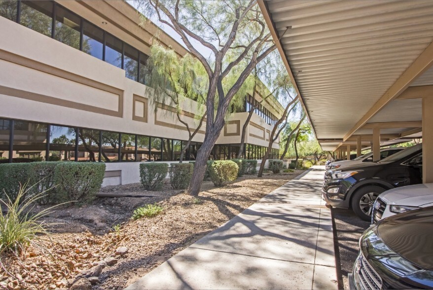 7098 E Cochise Rd, Scottsdale, AZ à louer - Photo de l’immeuble – Image 2 sur 11
