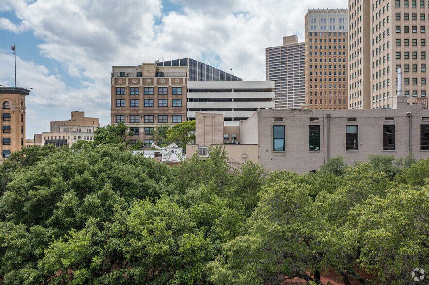 907 Houston St, Fort Worth, TX à vendre - Photo de l’immeuble – Image 2 sur 30