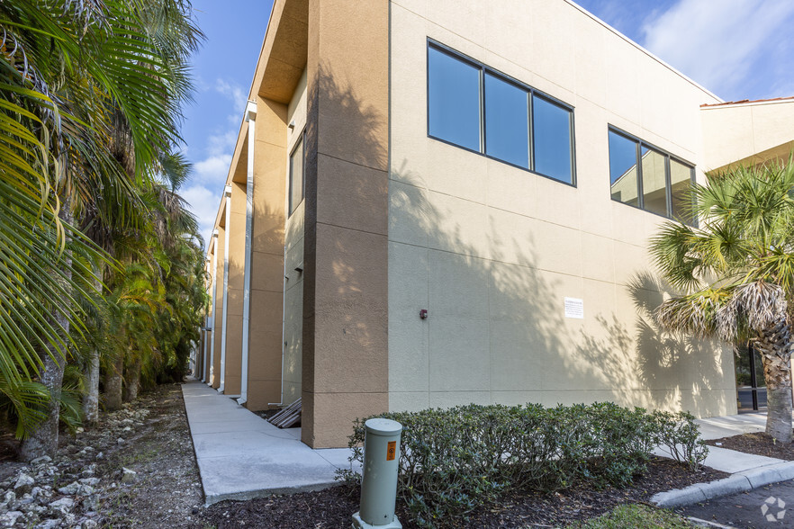 15205 Collier Blvd, Naples, FL à louer - Photo de l’immeuble – Image 3 sur 4