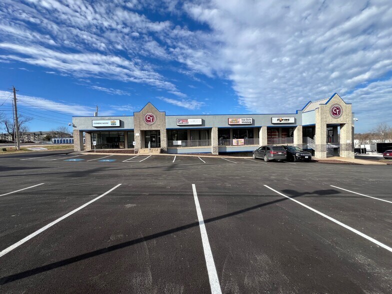 Retail Center & S. Springfield Storage portefeuille de 2 biens à vendre sur LoopNet.fr - Photo de l’immeuble – Image 3 sur 38