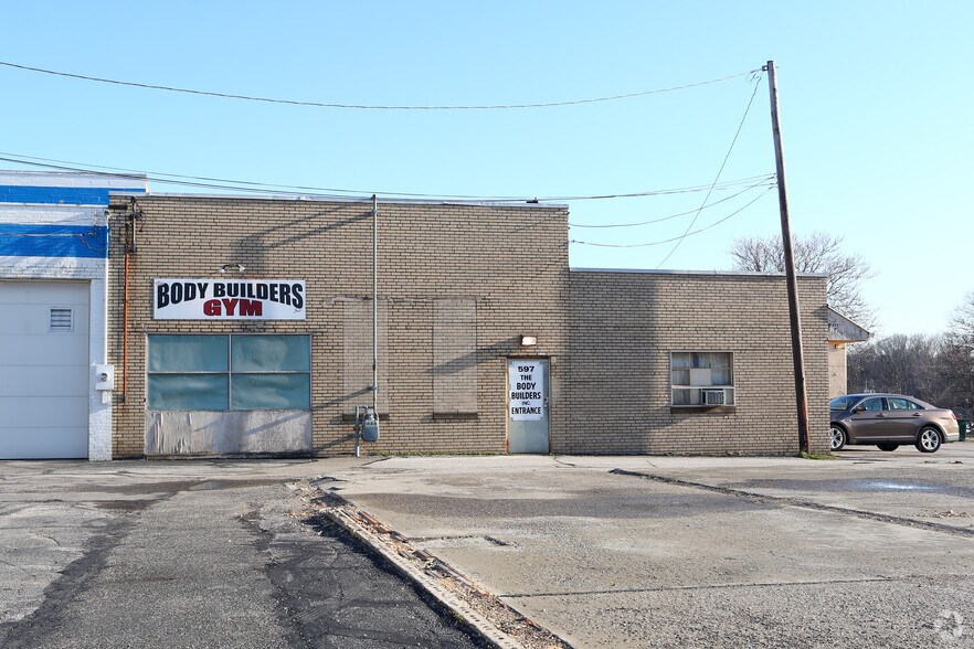 597 E Tallmadge Ave, Akron, OH à vendre - Photo de l’immeuble – Image 3 sur 9
