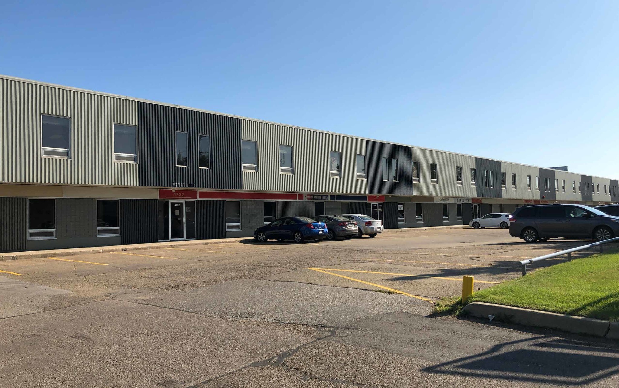 4630-4732 91st Ave NW, Edmonton, AB à louer Photo de l’immeuble– Image 1 sur 5
