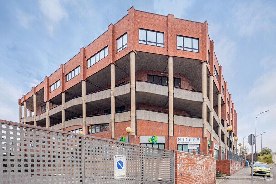 Calle San Máximo, 31, Madrid, Madrid à louer - Photo de l’immeuble – Image 3 sur 5
