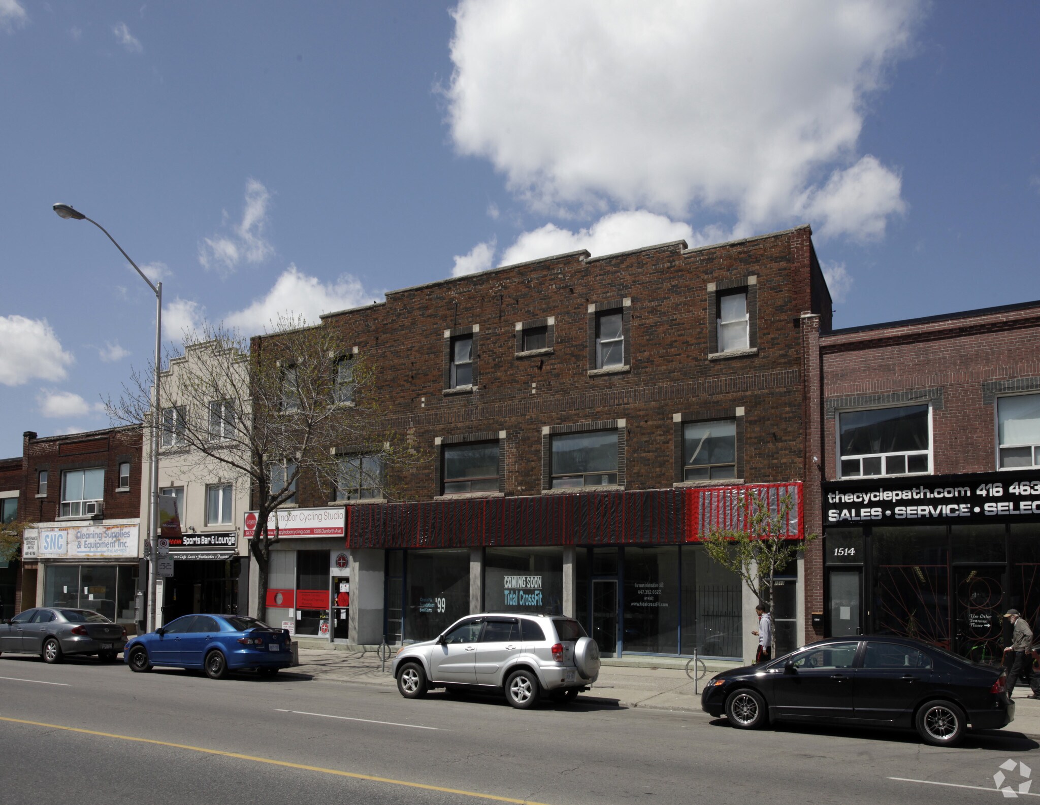 1506-1512 Danforth Ave, Toronto, ON à louer Photo principale– Image 1 sur 3